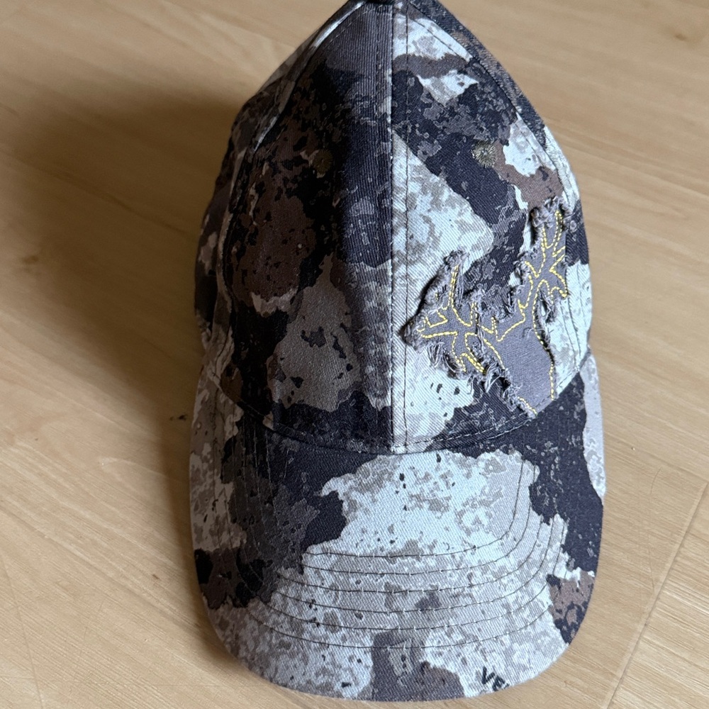 HOT SHOT MENS MED/LARGE CAMO FLAT BILL FITTED BASEBALL CAP